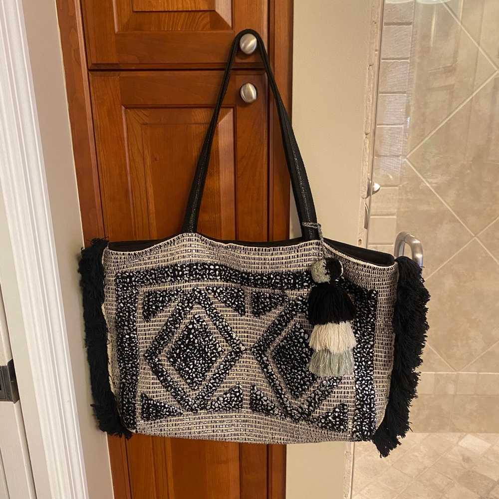 Oversized Woven Tote - Picture 2 of 14